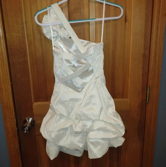 NWT Cache off white formal gown one shoulder strap size 2 - Picture 2 of 7